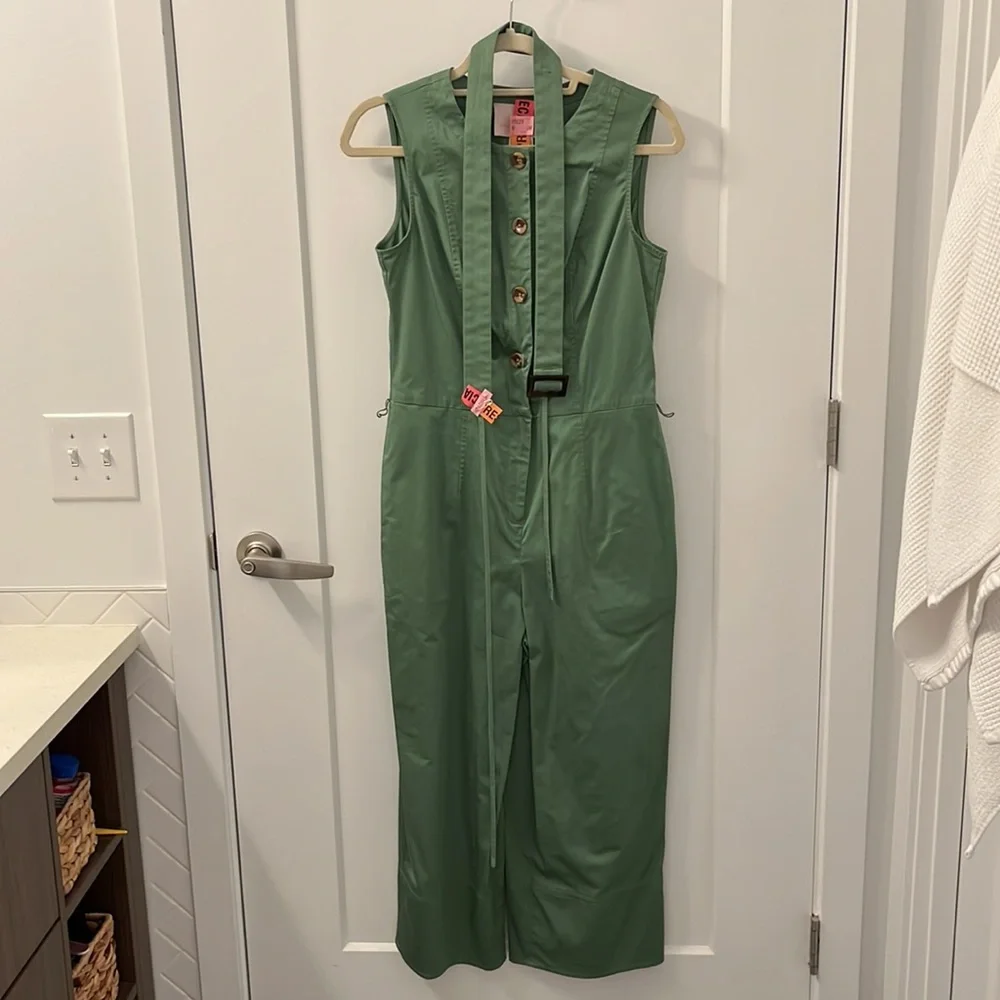 Gal Meets Glam Leonie Green Sleeveless Crop Jumpsuit - Picture 2 of 5